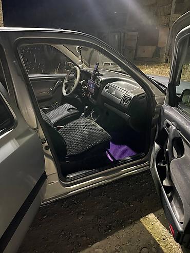 Унаа сатуу: Volkswagen Vento: 1993 г., 1.8 л, Кол менен иштөөчү, Бензин, Седан — 3