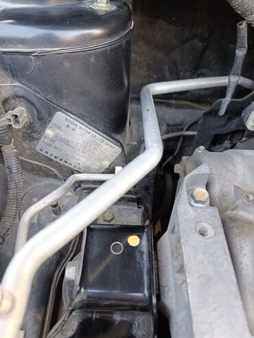 Nissan: Nissan Tiida: 1.6 l | 2011 il Hetçbek — 1