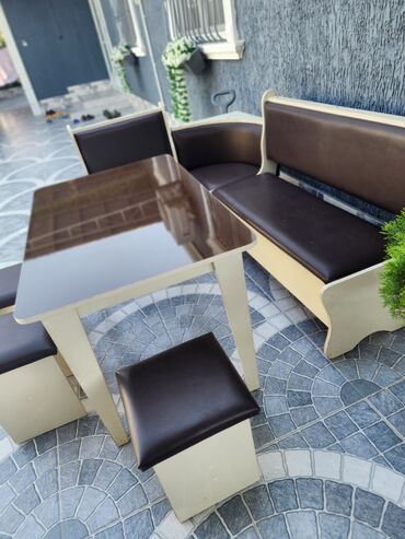 manikur stulu: Mətbəx üçün, Açılmayan, Kvadrat masa, 4 stul