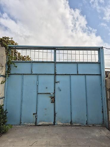 İşlənmiş Dəmir Həyət darvazası, Yana açılan, 4 m, Mexaniki, Qapı ilə, rəng - Mavi, Ünvandan götürmə