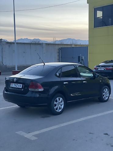 Volkswagen: Volkswagen Polo: 2010 г., 1.6 л, Механика, Бензин, Седан — 4