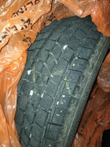 шипованные шины б у: Продаю зимние шины (липучка) Kenda 185/65 R14. Состояние новых