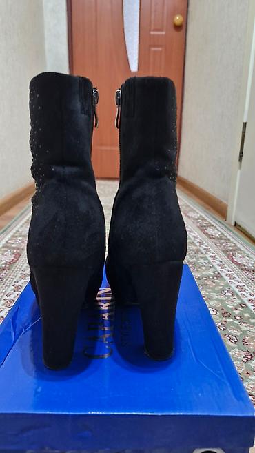 Ботинки и ботильоны: Продаю ботильоны женские,снаружи замша,утеплённые на меху — 3