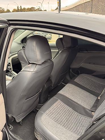 böyük güzgü: Hyundai Elantra salonu və daxili avadanlıqları - Avtomatik sürətlər — 2