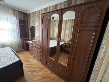 Divan və masa dəstləri: İkinəfərlik çarpayı, Dolab, İşlənmiş