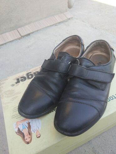 школьная туфли: Школьная форма, цвет - Черный, Б/у