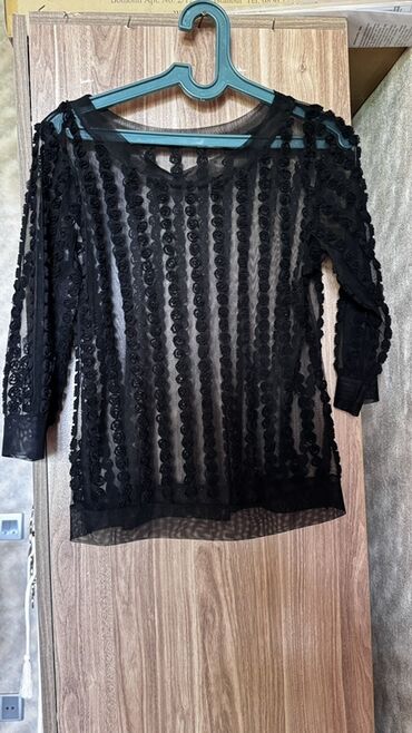 Qara şeffaf bluz - Material: nazik tül/şifon tipli parça - Dizayn