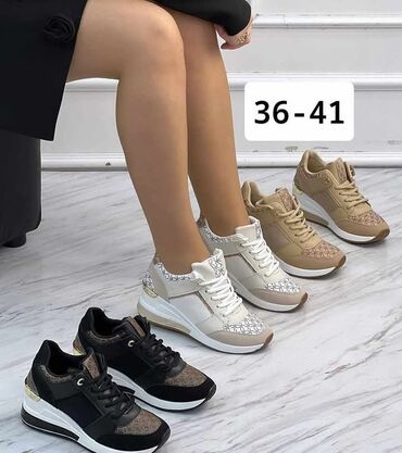 balenciaga triple s: 38, color - White