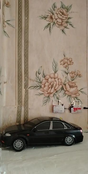 velosipet 28: Qara rəngli sedan tipli miqyaslı model avtomobil - Korpus: parlaq — 1