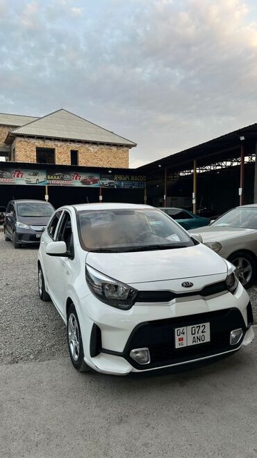кредит на машину: Kia Picanto, хэтчбек 5‑дверный, белый цвет. Компактный городской