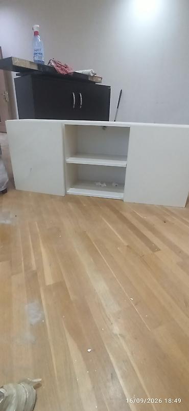 iskaf: Ağ rəngli aşağı hündürlüklü TV/komod tipli dolab - Material — 2