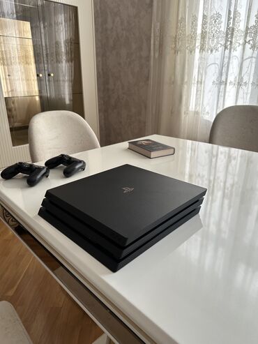 Playstation 4 Pro 1TB + 3-4 oyun. Təzə yoxlamalardan keçib, içi tozdan