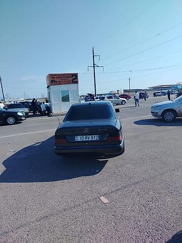 mercedes benz 208 d: Mercedes-Benz E 200: 2 l | 1991 il Sedan — 2