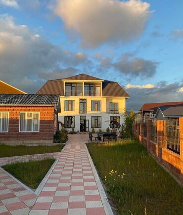 портативный гараж: Дом, 250 м², 2 комнаты, Собственник, Косметический ремонт