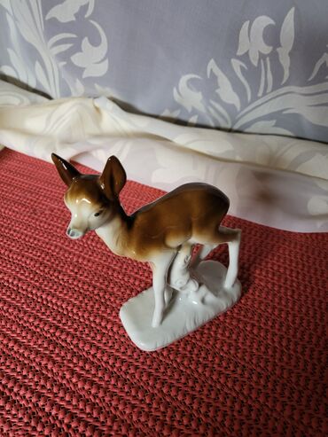 Ostali kućni dekor: Figura nova nemacka foreign 70,80te. Porcelanska figura,sve na njoj — 4