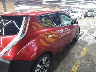 Транспорт: Nissan Leaf: 2013 г., Электромобиль