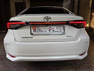 b y d: Toyota Corolla: 2026 г., 1.8 л, Вариатор, Гибрид, Седан — 4