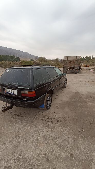 Volkswagen: Volkswagen Passat: 1991 г., 1.8 л, Механика, Бензин, Универсал