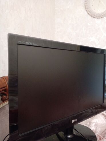 Kompüter və noutbuk aksesuarları: LG Flatron brendinin bu LCD monitoru geniş ekranlı displeyi ilə iş və