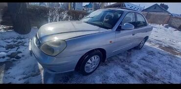 двухместная машина: Daewoo Nubira: 1999 г., 1.6 л, Механика, Бензин, Седан