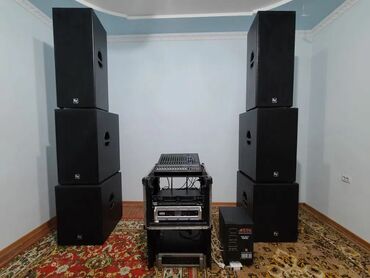 DJ-lər: Kalonka🔈, mikrofon🎤, DJ🕴🏼, fotoqraf📷, isiqlar🪩, tustu aparati