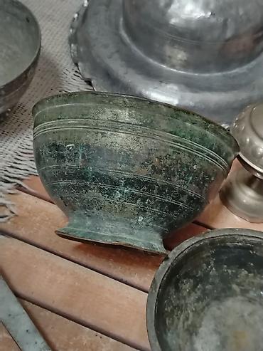 ibrik: Antik metal qab-qacaq dəsti. Qiymət razılaşma yolu Tərkibi: - Uzun — 5