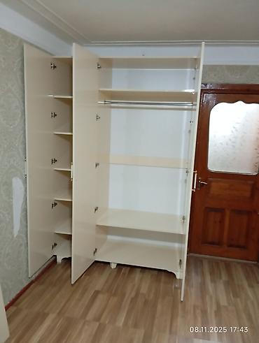 şəkili: Mebel ustası.butun ev Mebellerinin sokulub yigilmasi,mebelin — 1