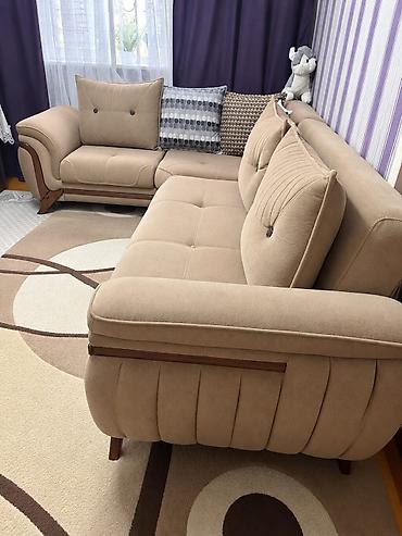 Divan satılır – 290₼ - Künc divanı, bej rəngdə, yumşaq parça üzlüklə
