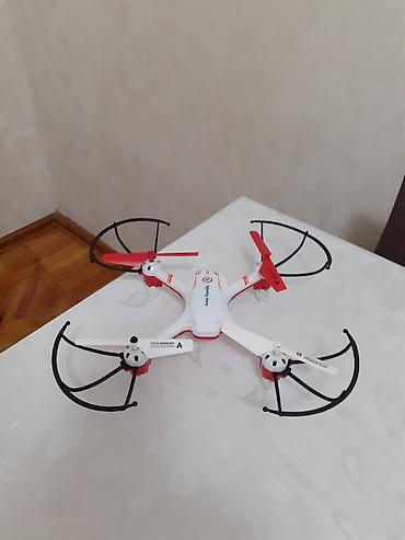 mozaika oyuncaq: 4 qanadlı RC kvadrokopter dron - Rəng: ağ/qırmızı gövdə, qara — 1