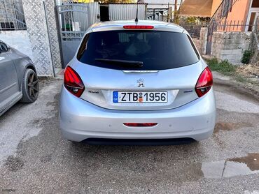 Peugeot 208: 1.6 l. | 2016 έ. 134000 km. Χάτσμπακ