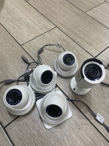 беспроводные камеры видеонаблюдения: Б/У камеры видеонаблюдения. Продается полным комплектом из 5 шт., 4