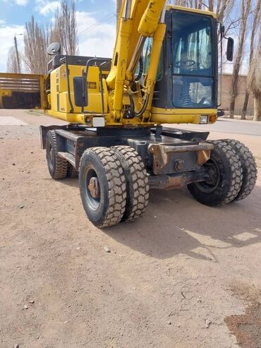 китайские манипуляторы бу: Экскаватор, Komatsu, 2002 г., Дөңгөлөктүү