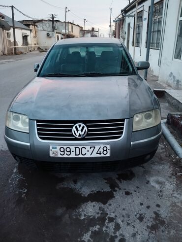 Volkswagen: Volkswagen Passat: 1.8 l | 2001 il Sedan