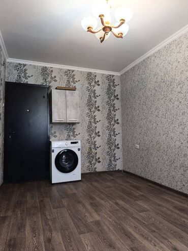 газ на дом: 1 бөлмө, 13 кв. м, Жатакана жана мейманкана түрүндө, 5 кабат, Косметикалык ремонт