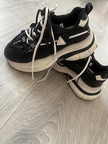 Şəxsi əşyalar: 36razmerQara-ağ rəngli chunky stil idman ayaqqabıları - Model: qalın — 1