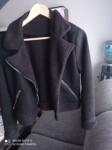 jaknica s ara: Prodajem jaknicu ✨ Jednom nošena Jako je mekana i udobna 🥰 M odgovara