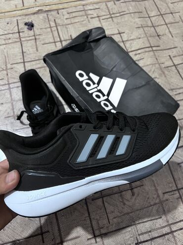 зимние спортивные костюмы: Мужские кроссовки, 41, Adidas, Б/у, цвет - Черный, Бесплатная доставка