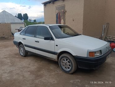 машина в кридит: Volkswagen Passat: 1988 г., 1.8 л, Механика, Бензин, Седан