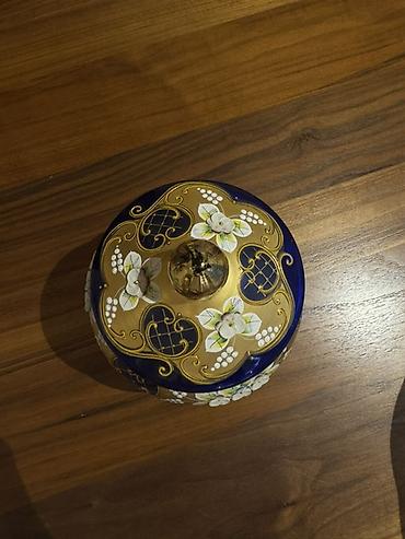 Ev və bağ: Qapaqlı bəzəkli şüşə qab - Material: qalın kobalt-mavi şüşə - Üslub — 7