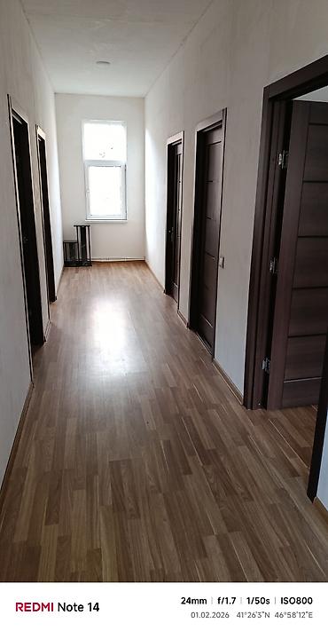 Həyət evləri və villaların satışı: Dağ mənzərəli həyət evi - İki mərtəbəli ev, üst mərtəbədə geniş — 13