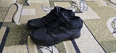Эркектердин кроссовкасы, 43, Adidas, Колдонулган, түсү - Кара, Өзү алып кетүү, Акылуу жеткирүү