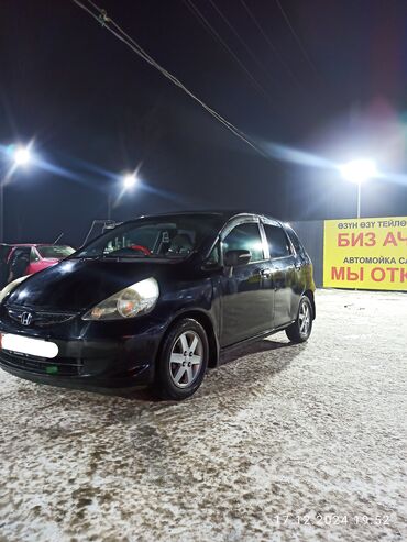 Honda: Honda Fit: 2005 г., 1.3 л, Вариатор, Бензин, Хэтчбэк