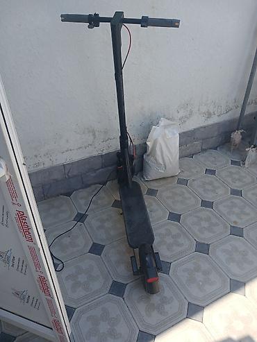 Xiaomi elektrik skuter - Marka/model: Xiaomi (gövdədə loqo). Şəhər