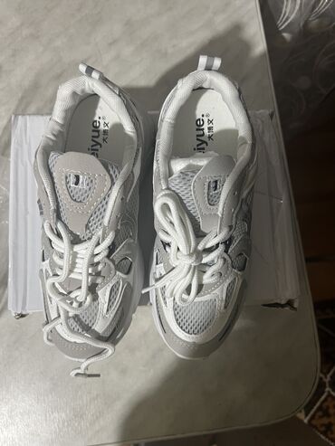 волейбольные кроссы: Новые кроссы размер 35 супер модныебело серый цена1400