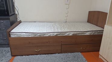 Односпальные кровати: Односпальная кровать, Б/у, С матрасом, Другой материал, длина - 205 см