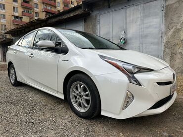 Toyota: Toyota Prius: 2018 г., 1.8 л, Вариатор, Гибрид, Универсал