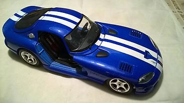 ranac vreca: Burago Dodge Viper 1 18, fale vrata i rez.tocak — 1