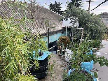 Uzunmüddətli kirayə mənzillər: Kirayə həyət evi 1 otaq. Zığ kəndi. 6 nömrəli dispanserin yanı. Yalnız — 6