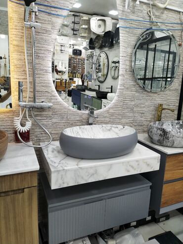 hamam ucun ayaq alti: Mərmər üstlü, dairəvi forma dizayna sahib masaüstü vanna otağı