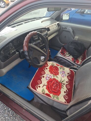 Volkswagen: Volkswagen Vento: 1993 г., 1.8 л, Механика, Бензин, Седан